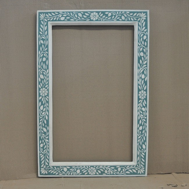 Marco de espejo de pared de madera recuperada pintada con flores, verde azulado