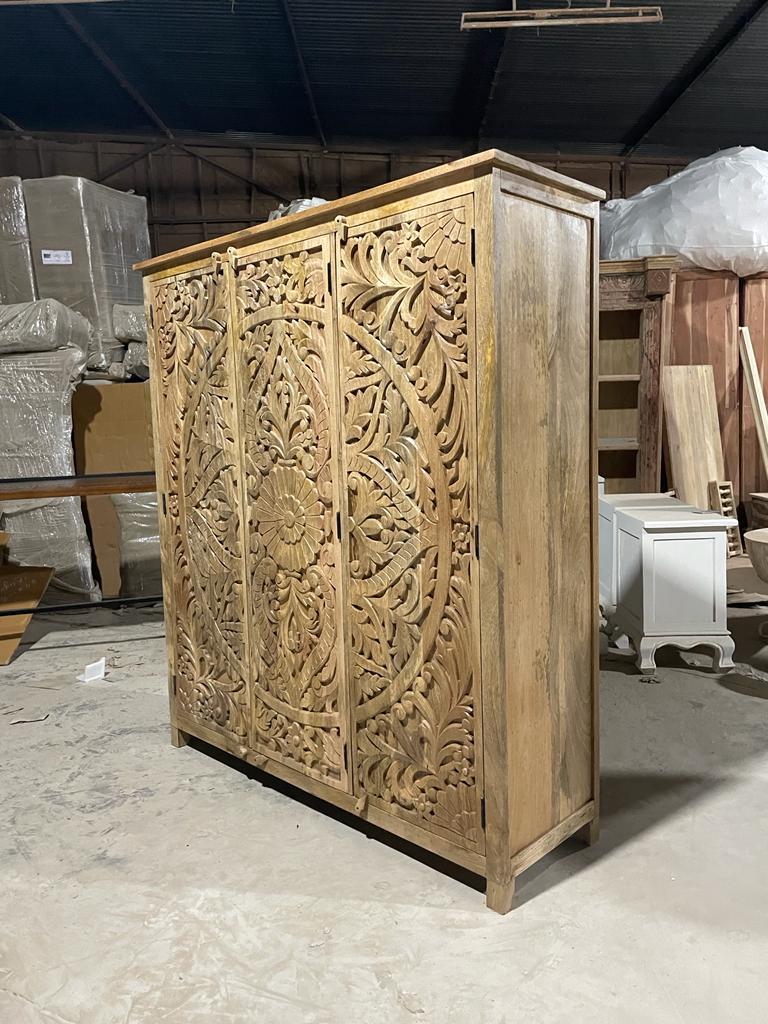 ILANO Hand-carved Solid Mango Wood 3-door Armoire