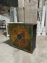Hamala Gabinete de almacenamiento con detalles de madera de mango envejecida tallada a mano