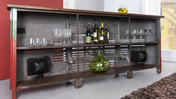 Gabinete de bar de vinos de madera estilo camión
